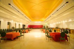MY Heritage Resort - Best Resort in Kannauj餐厅或其他用餐的地方