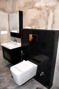 MY Heritage Resort - Best Resort in Kannauj的一间浴室