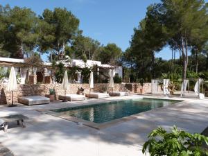 Ipunga Ibiza - Adults only内部或周边的泳池