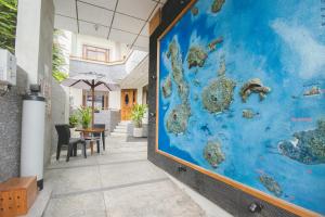 阿约拉港帕丽斯加拉帕戈斯酒店的餐厅的墙上的世界壁画