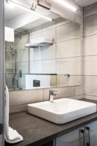 Yaya Hotel & Apartments的一间浴室