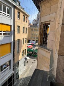 巴塞尔Apartment Marktplatz 2的城市中正在建设的建筑物的景色