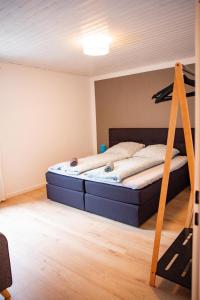 Ferienwohnung mit Seeblick — Sport und Erholung客房内的一张或多张床位