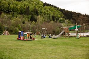Ferienwohnung mit Seeblick — Sport und Erholung的儿童游玩区