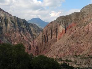 伊鲁亚EL HOSTELITO的享有峡谷和山脉的景色