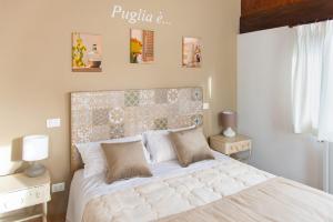 安德里亚B&B Villa Adriana的卧室配有一张白色大床