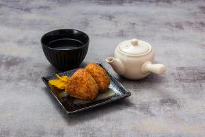 天理市Koriyama Flower Style的盘子,油炸食物和咖啡
