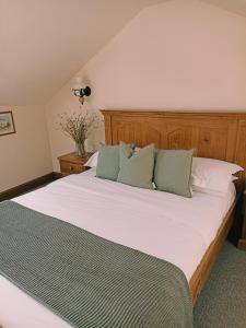 The Gwaelod y Garth Inn客房内的一张或多张床位