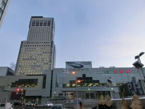 札幌ALMAZ PLACE #203的享有城市和高楼的景色