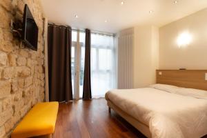 Hotel Mimosa Paris客房内的一张或多张床位