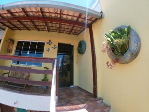 里约达欧特拉斯Vila da Drika的凉亭和植物的门廊