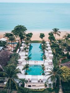 高兰Layana Resort & Spa - Adult Only - SHA Extra Plus的享有度假村游泳池的空中景致