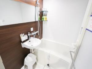 HOTEL LiVEMAX Niigata Ekimae的一间浴室