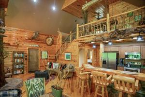 ButlerIron Mountain Lodge - Beautiful Cabin With Forest & Mountain Views!的相册照片