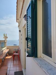 阿马尔菲La stanza sul Porto di Amalfi camera piccina piccina con bagno privato的相册照片