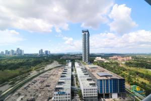 努沙再也Teega Suites @ UHA的高层建筑的视野,以城市为背景