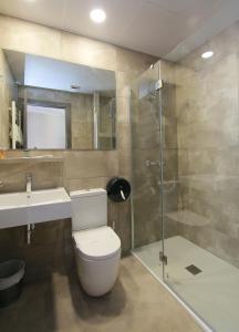 埃斯普卢加斯酒店的一间浴室