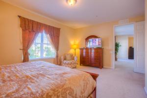 Lovely Third-Floor Vista Cay Resort Condo客房内的一张或多张床位
