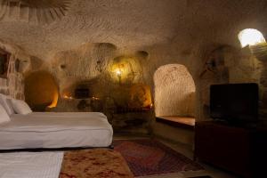 石窟艺术酒店客房内的一张或多张床位