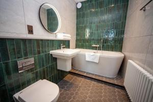 海菲尔德酒店的一间浴室