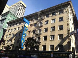 旧金山旧金山市区哈衣旅舍的前面有酒店标志的建筑