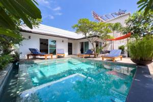 Pool Villa Bangrak, 2 mins to beach!!!!内部或周边的泳池