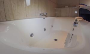 雅柏阁汽车旅馆的一间浴室