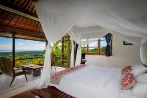 Canang Sari Uluwatu Villas Bali客房内的一张或多张床位