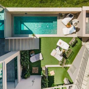 Aegean Breeze Luxury Apartments内部或周边泳池景观