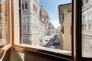 佛罗伦萨比伽罗酒店的从窗户可欣赏到城市美景