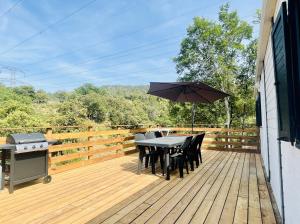 RocbaronCharmant Chalet avec terrasse et accès piscine.的相册照片