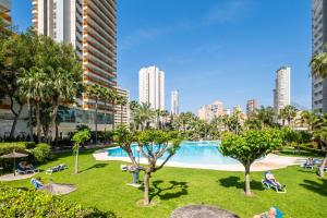 Gemelos 22 Resort Apartment 3-18-B Levante Beach内部或周边的泳池