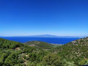 SotírEden View的享有山丘海景