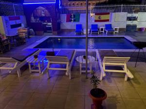 Luxor Oasis Guest House内部或周边的泳池
