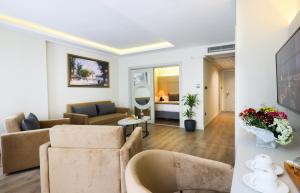 Orka Taksim Suites & Hotel的休息区