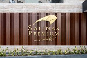 萨利诺波利斯SALINAS PREMIUM - GAV Resorts的桑塔阿那企鹅医院的标志