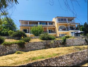 卡西奥皮Corfu island apartment in KASSIOPI by seaside的相册照片