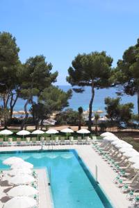 Iberostar Selection Santa Eulalia Adults-Only Ibiza内部或周边的泳池
