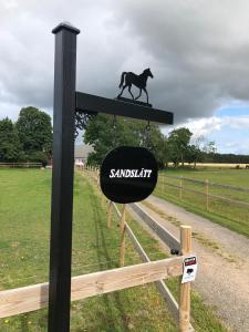 奥胡斯Lilla Sandslätt的 ⁇ 上马的标志