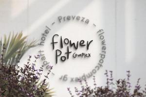 普雷韦扎Flower Pot Complex Aparts!的带有词性花盆复合物的钟
