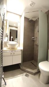 加拉克西迪酒店的一间浴室