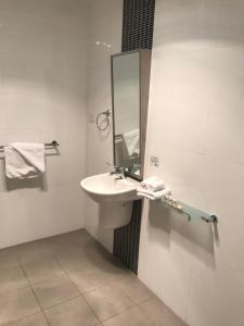 圣基尔达阿达拉公寓式酒店的一间浴室