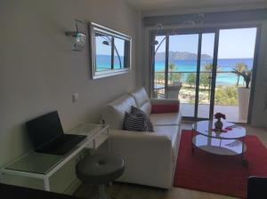 卡拉米洛Modern apartment with stunning sea view的相册照片