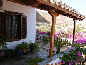 Panoramic Views Home in Hydra, Greece外面的花园