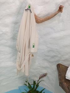 莫科阿Bellavista Experiences - Glamping的挂在墙上的毛巾