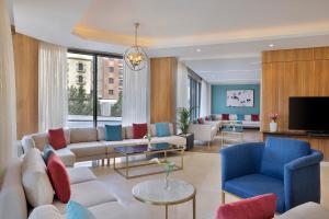 Staybridge Suites - Al Khobar City, an IHG Hotel的休息区