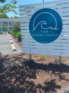 大洋城The ShoreHouse的建筑物前岸屋的标志