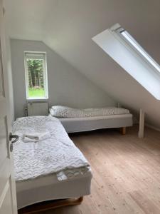 Bøllingsø Feriehus客房内的一张或多张床位