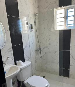 3bed Apartment con Terraza y Picsina privada的一间浴室