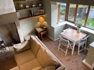 Calderside Cottage (2 BDR Central Hebden Bridge)的休息区